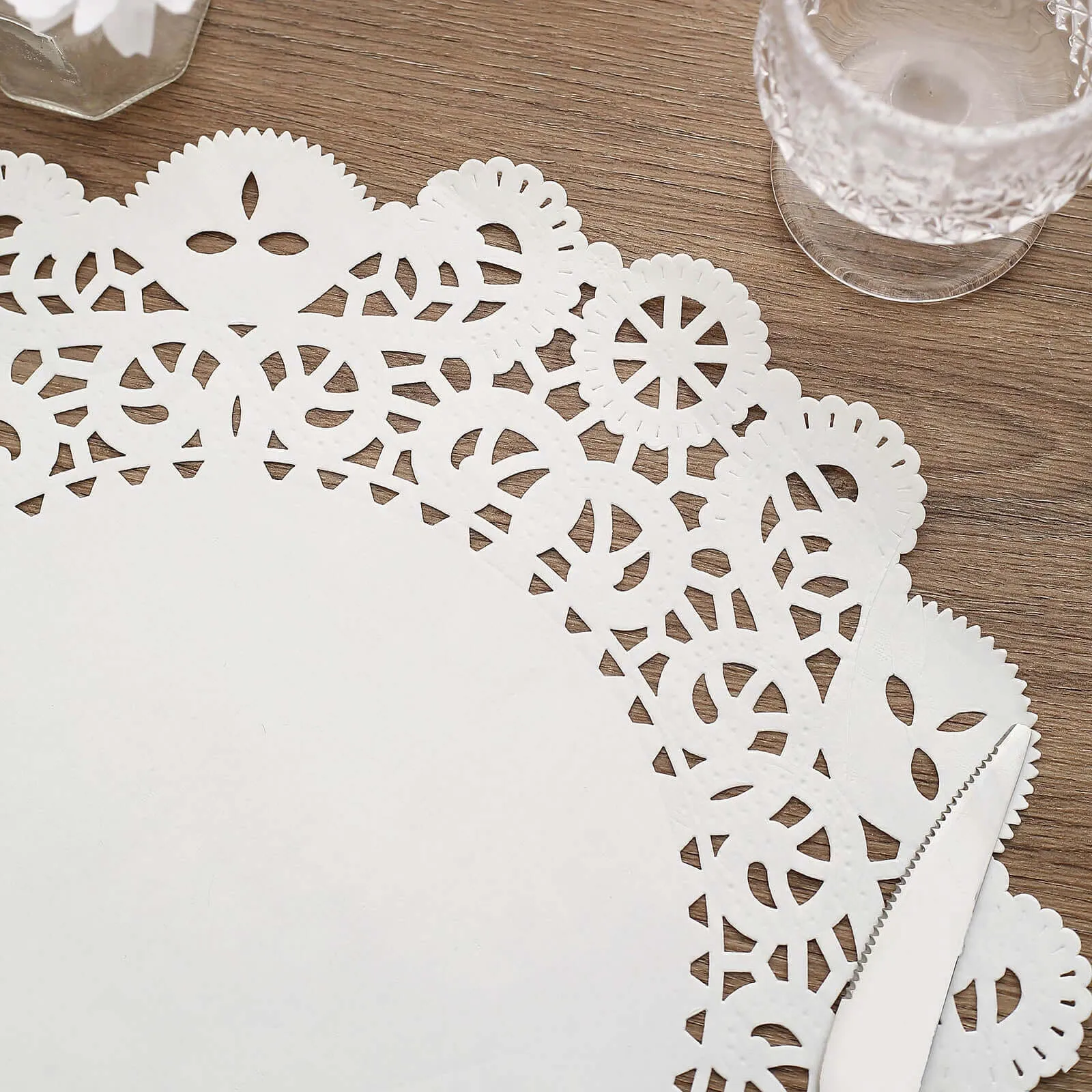 100 Pcs White Food Grade Paper Placemats, Round Lace Paper Doilies 14"