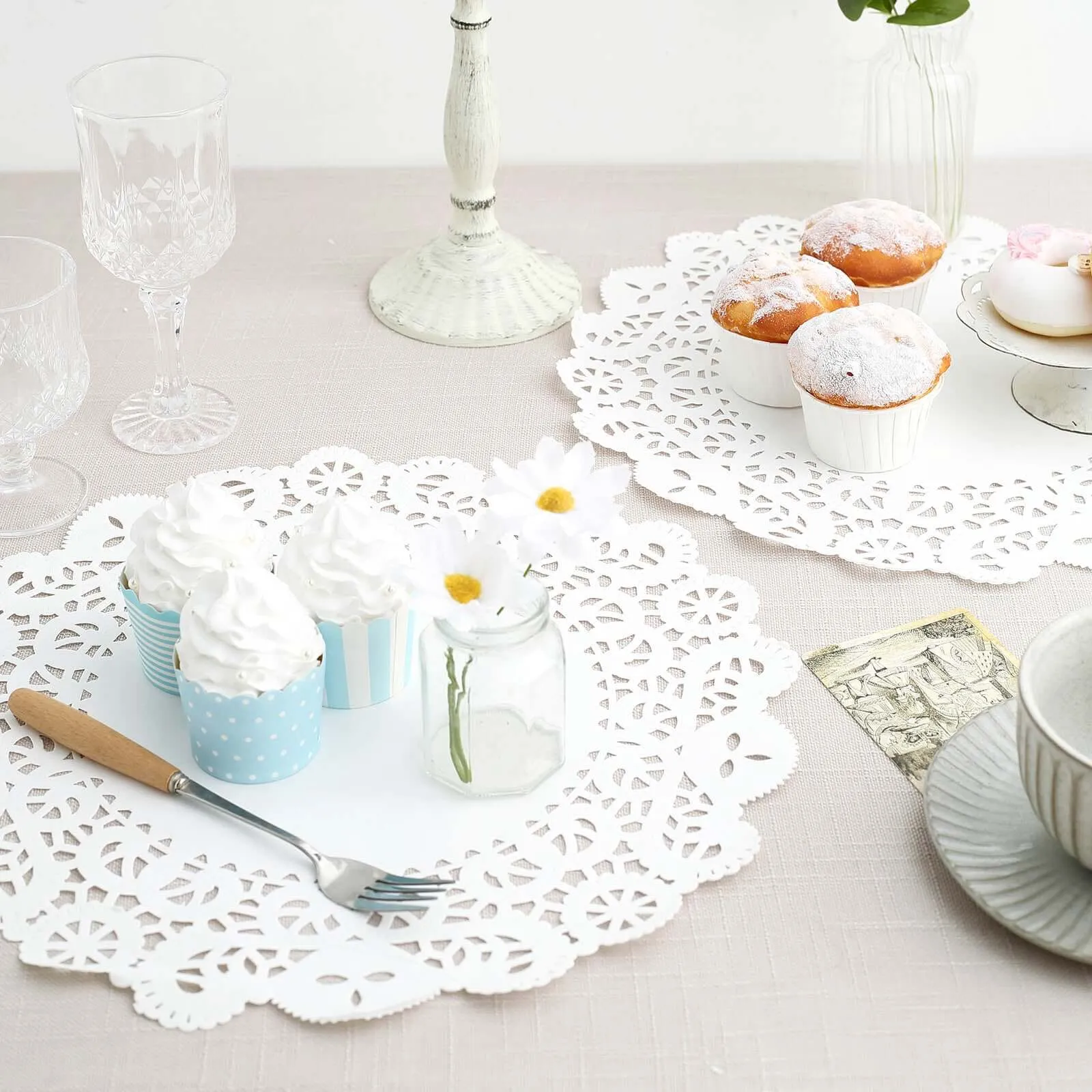 100 Pcs White Food Grade Paper Placemats, Round Lace Paper Doilies 14"