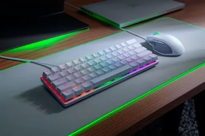 Razer Huntsman Mini - 60% (Clicky Purple Switch) Wired Keyboards